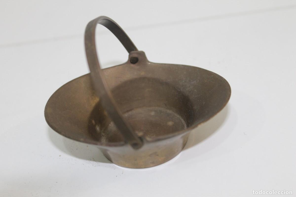 Antig&uuml;edades: CESTA MINIATURA BRONCE O LATON - Foto 5
