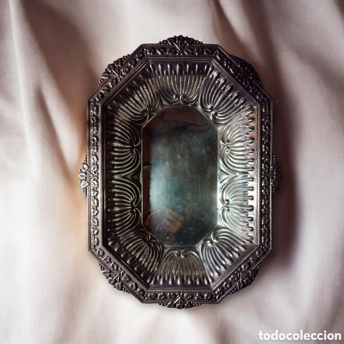 Antig&uuml;edades: EXCEPCIONAL BANDEJA O CENTRO DE MESA BA&Ntilde;O DE PLATA - Foto 1