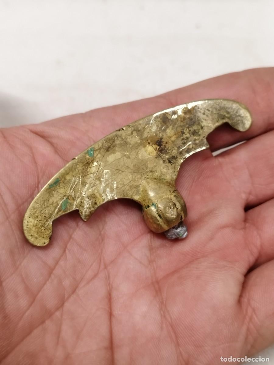 Antig&uuml;edades: Antiguo adorno de bronce o lat&oacute;n a identificar. - Foto 4