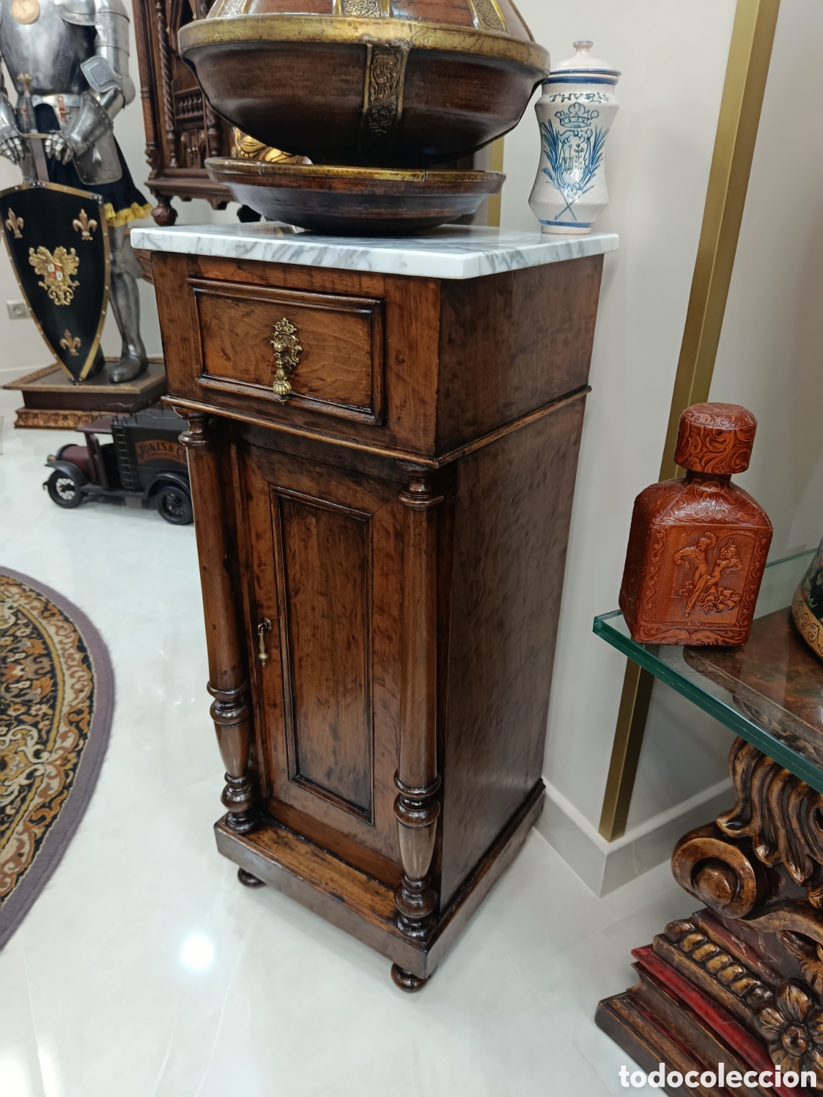 Antig&uuml;edades: Mesilla de madera y m&aacute;rmol - Foto 2
