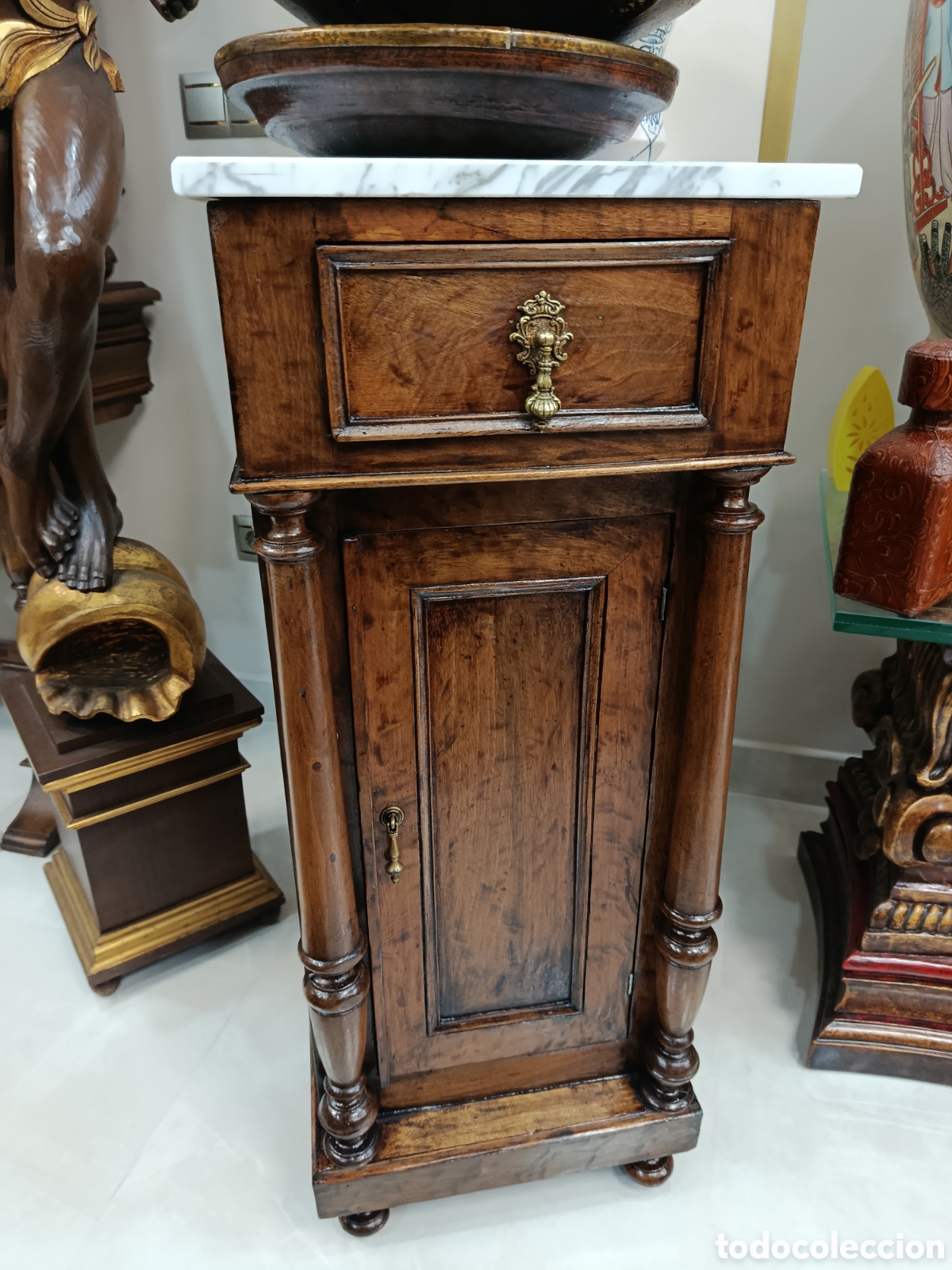 Antig&uuml;edades: Mesilla de madera y m&aacute;rmol - Foto 3