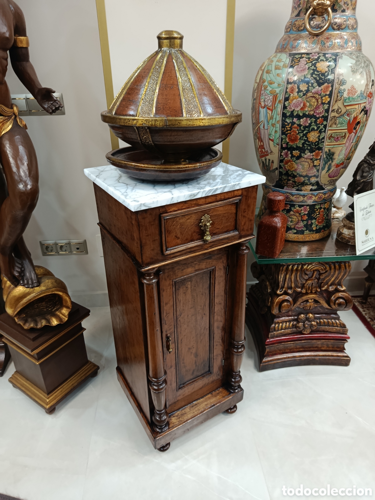 Antig&uuml;edades: Mesilla de madera y m&aacute;rmol - Foto 1
