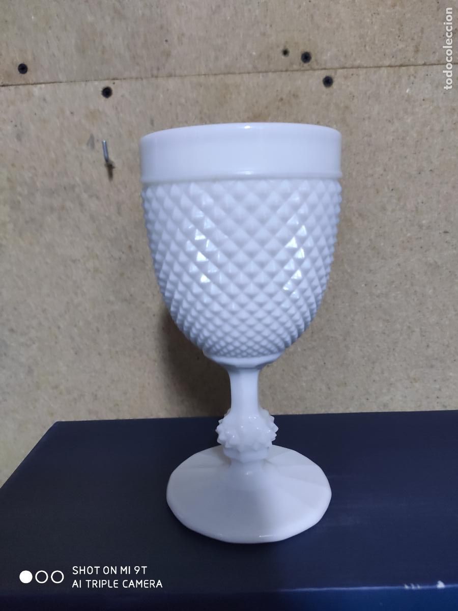 Antig&uuml;edades: caliz de cristal de opalina blanca - Foto 2