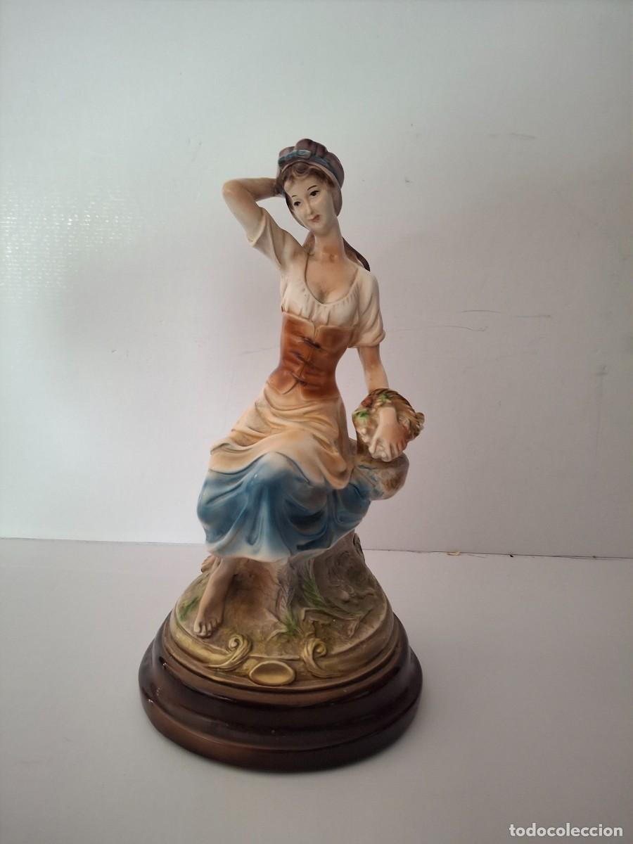 Antiques: FIGURA DECORADA ANTIGUA de 32x17cm