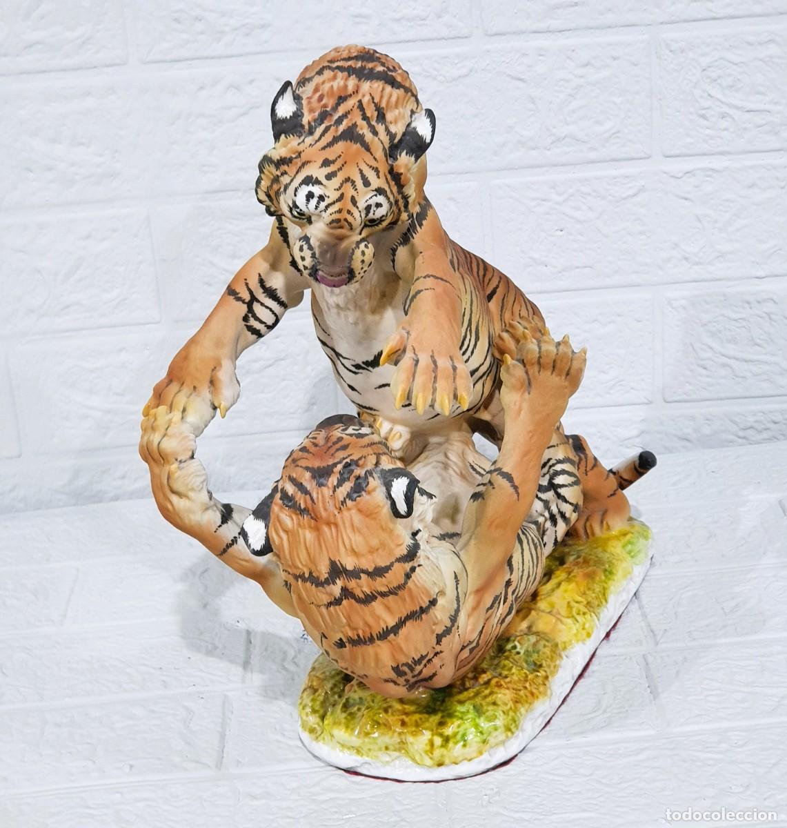 Antig&uuml;edades: Tigres de Bengala en porcelana esmaltada a mano con gran expresividad por C. Martinu
