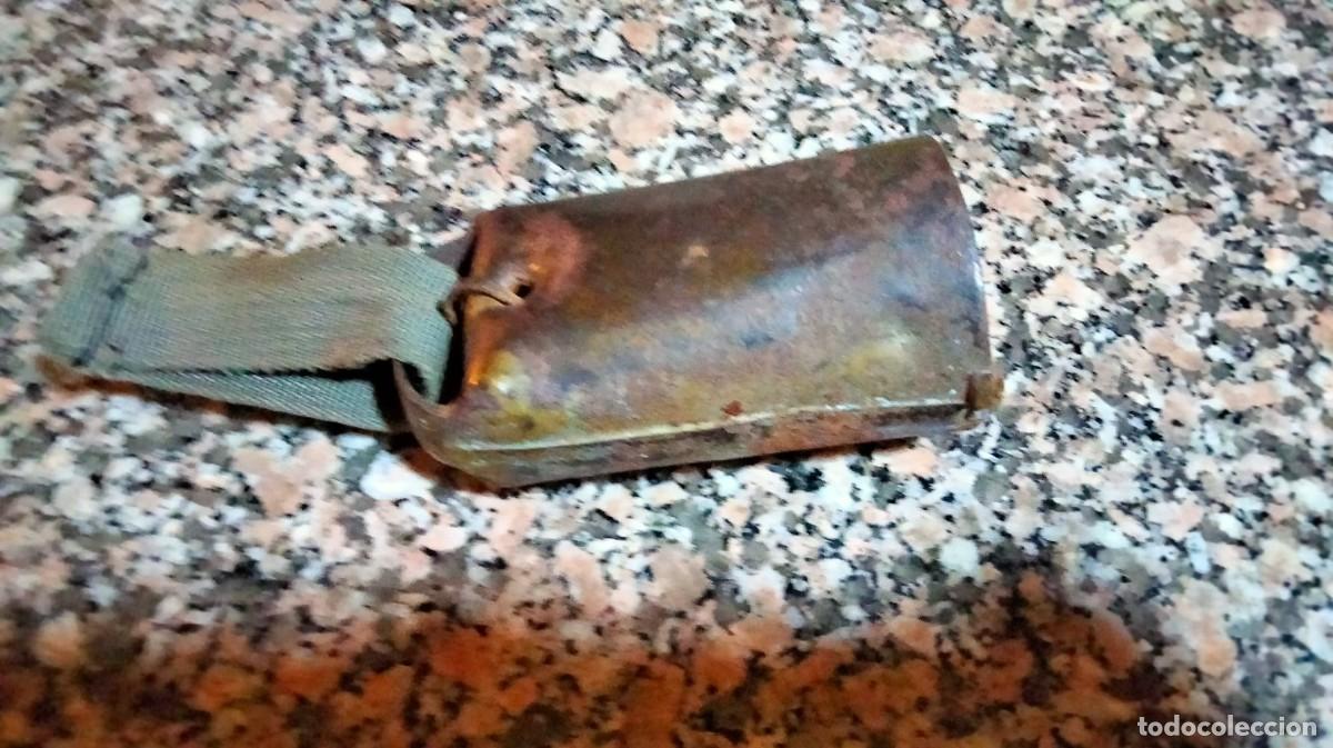 Antig&uuml;edades: antiguo cencerro metalico - Foto 5