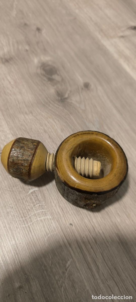 Antig&uuml;edades: Cascanueces antiguo de madera - Foto 3