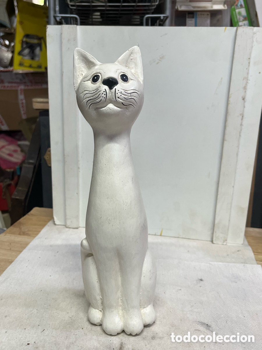 Antiquit&eacute;s: Antigua figura en madera policromada. Gato blanco