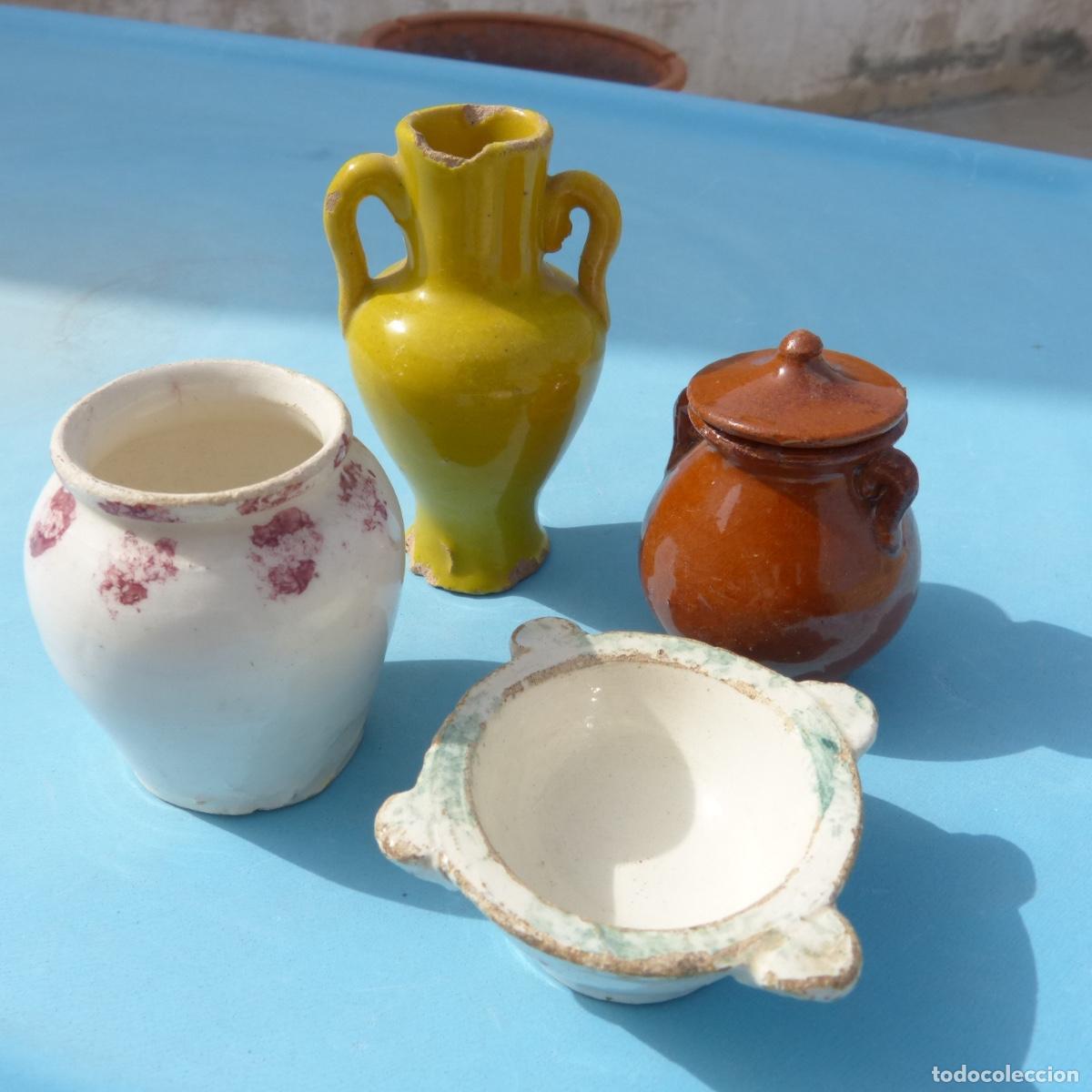 Antig&uuml;edades: Lote de 4 piezas antiguas de cer&aacute;mica en miniatura, c&aacute;ntaro, orza, puchero y mortero, juguetes.