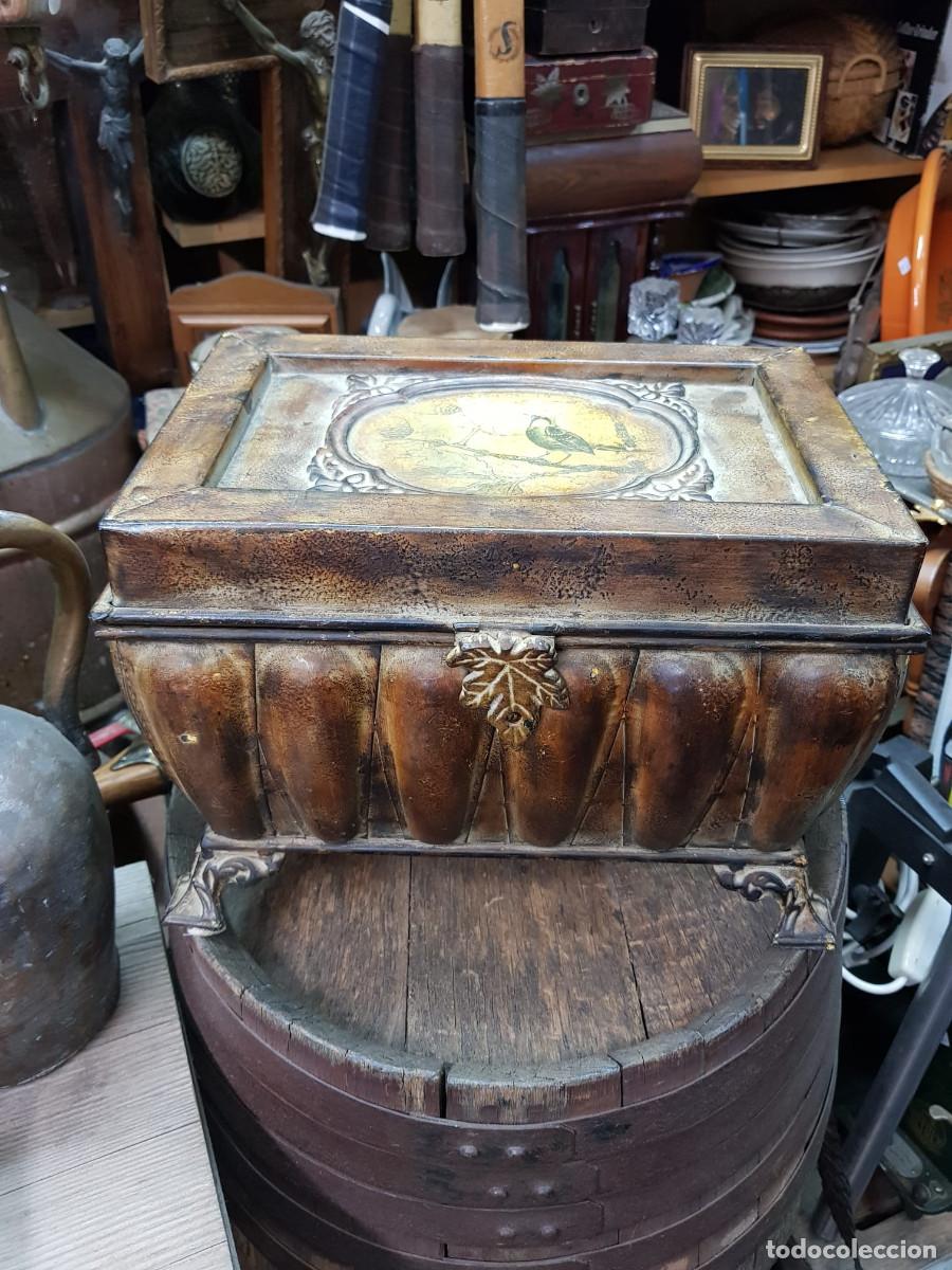 Antig&uuml;edades: ANTIGUO ARCON DE METAL - Foto 1