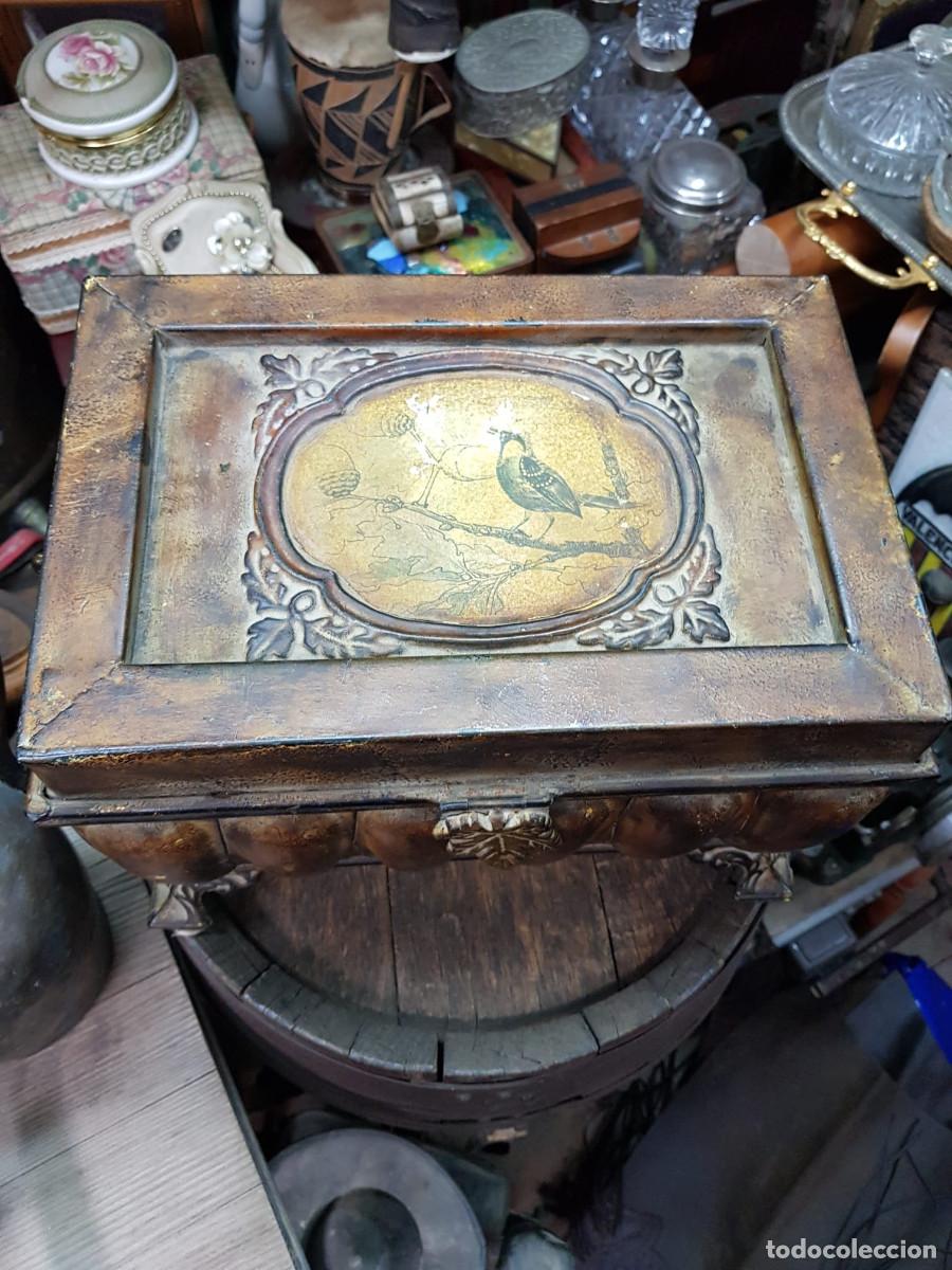 Antig&uuml;edades: ANTIGUO ARCON DE METAL - Foto 2