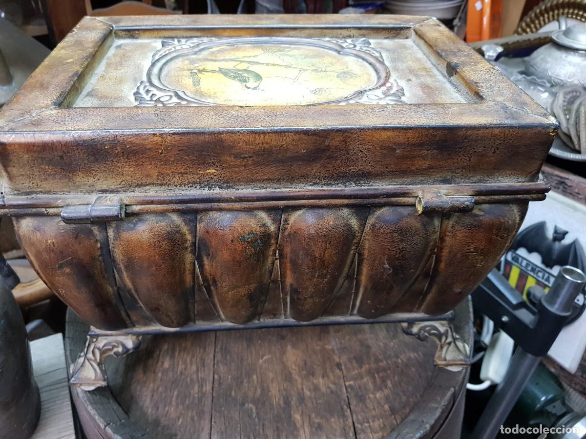 Antig&uuml;edades: ANTIGUO ARCON DE METAL - Foto 6