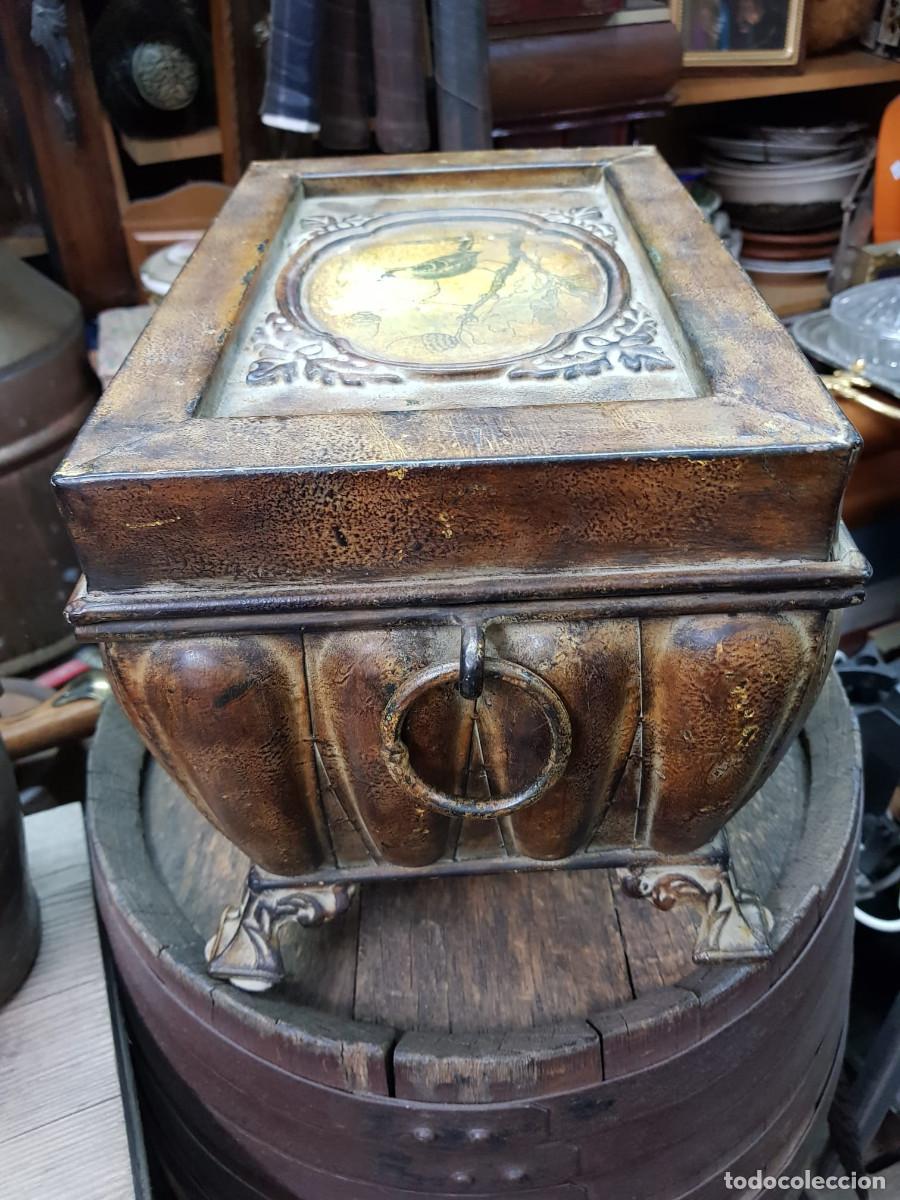 Antig&uuml;edades: ANTIGUO ARCON DE METAL - Foto 7