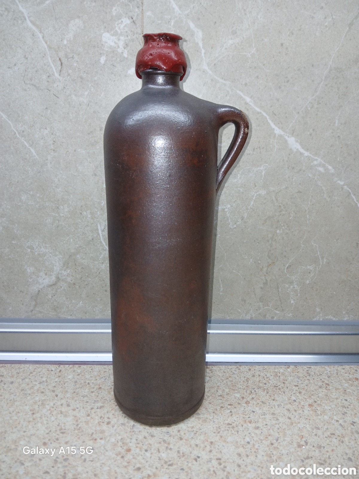 Antiguidades: CANECA BOTELLA BARRO LLENA PRINCIPIOS SIGLO XX. POSIBLEMENTE GINEGRA, TAPON LACRE.