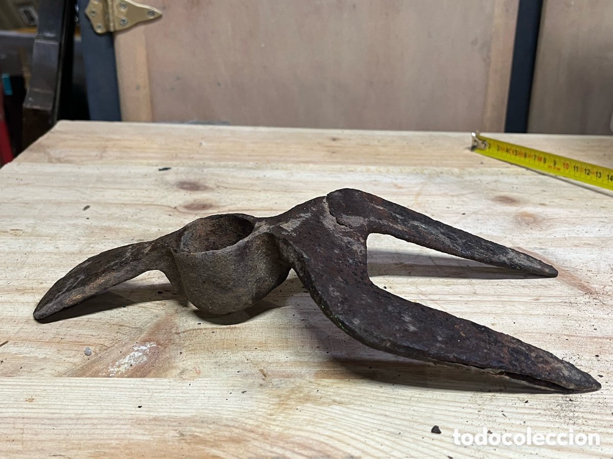 Antig&uuml;edades: Antigua azada a&ntilde;os 60 - Foto 3