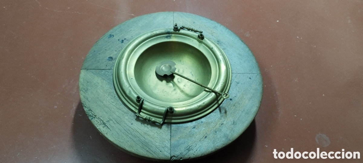Antig&uuml;edades: Brasero antiguo lat&oacute;n con base madera - Foto 6