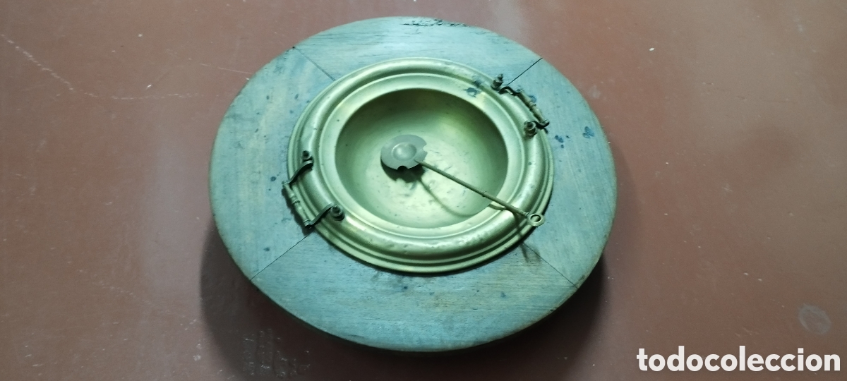 Antig&uuml;edades: Brasero antiguo lat&oacute;n con base madera - Foto 1