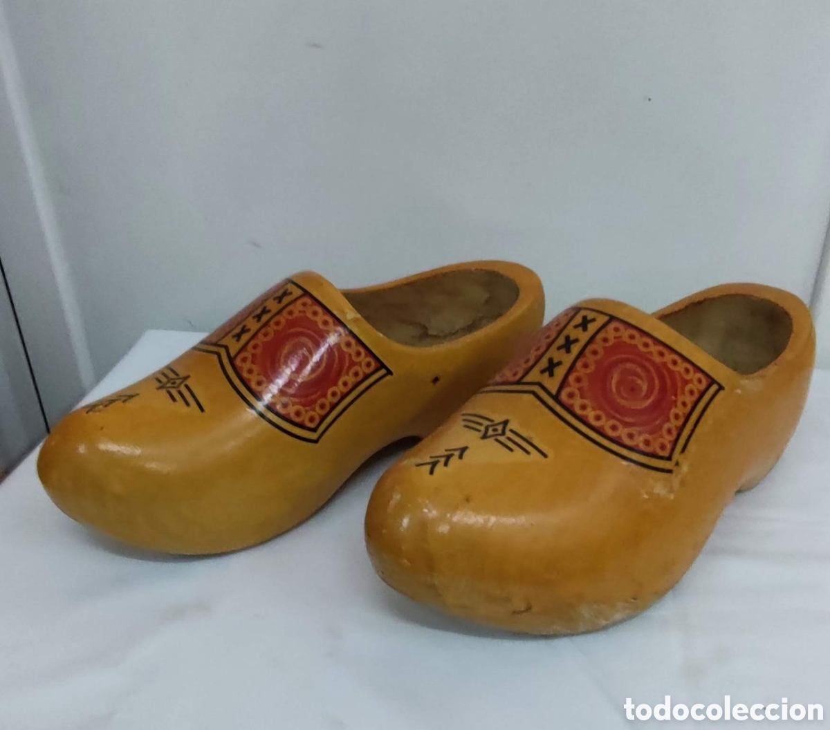 Antig&uuml;edades: ANTIGUOS ZUECOS DE MADERA - Foto 4