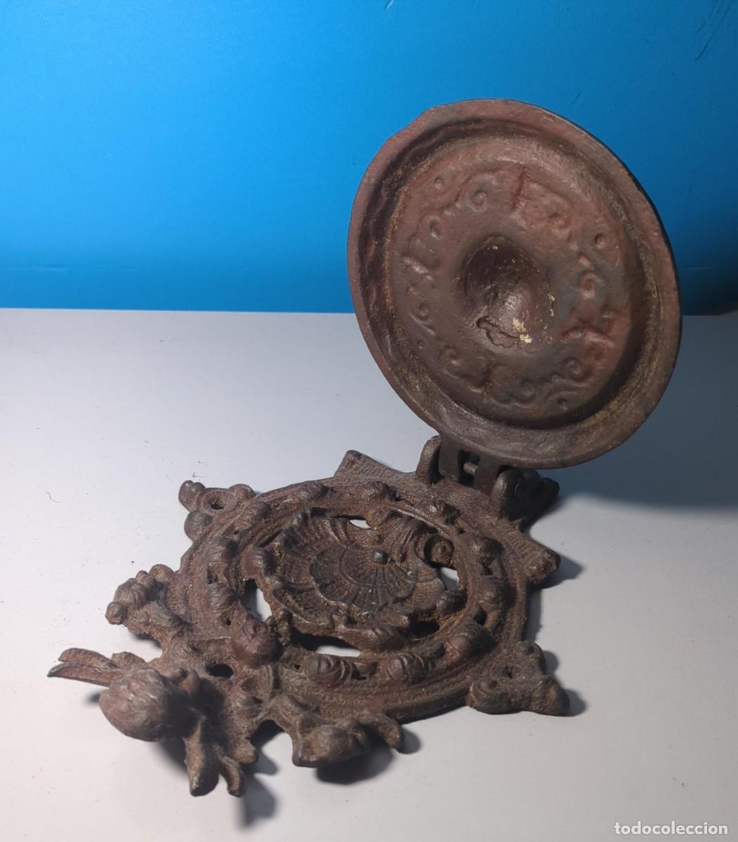 Antig&uuml;edades: Soporte antiguo con cabeza de &aacute;nge - Foto 1
