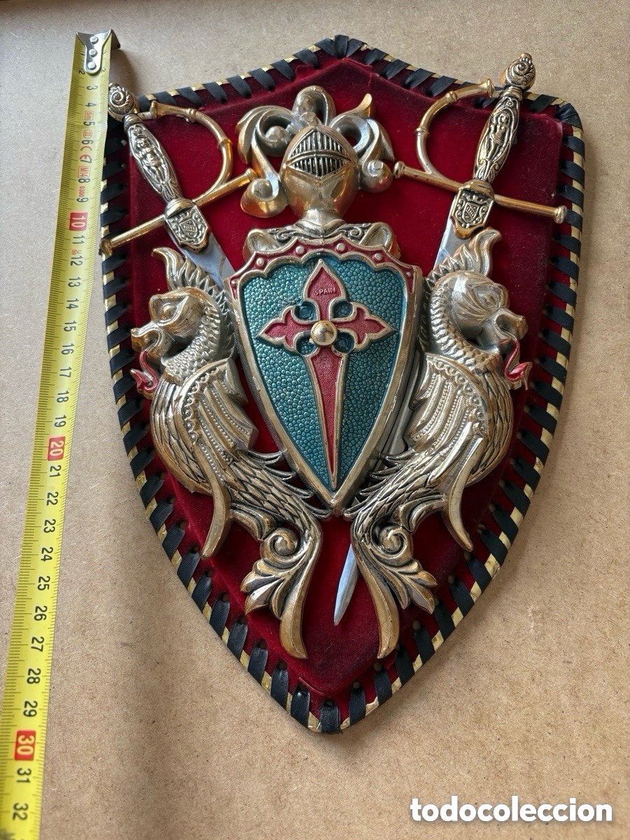 Antig&uuml;edades: Antiguo escudo de armas con espadas (A8) - Foto 2