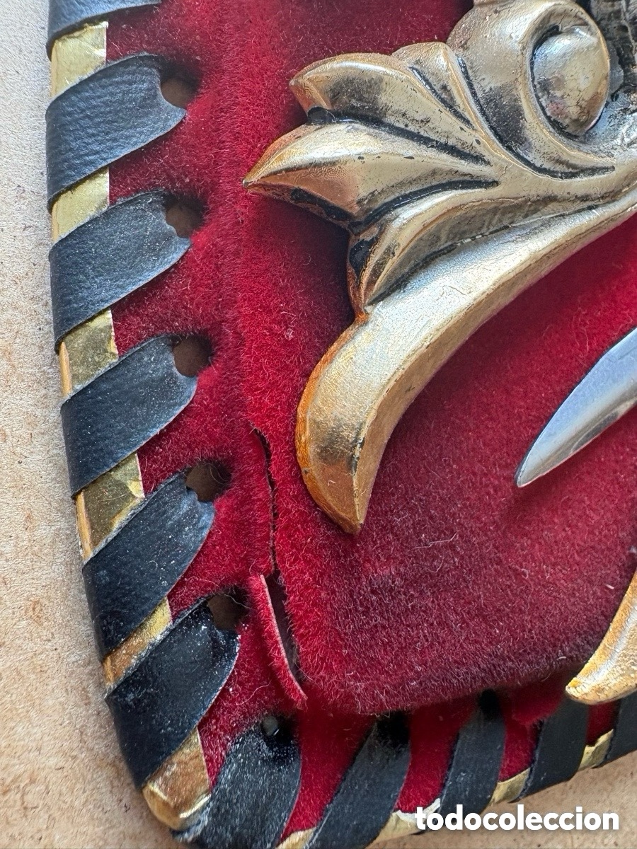 Antig&uuml;edades: Antiguo escudo de armas con espadas (A8) - Foto 3
