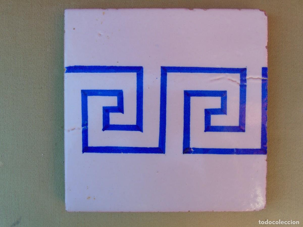 Antig&uuml;edades: ANTIGUO AZULEJO GRECA SIMPLE, AZUL Y BLANCO. - Foto 1