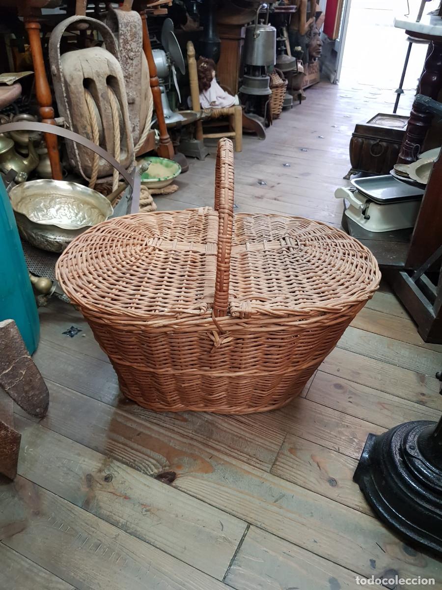 Antig&uuml;edades: CANASTA DE MIMBRE CON TAPAS - Foto 1