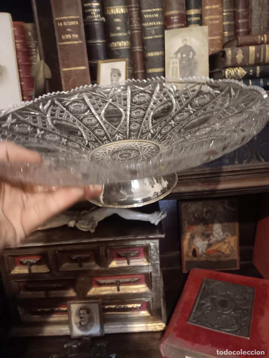 Antig&uuml;edades: Centro de mesa tallado en cristal con base de plata de ley - Foto 2