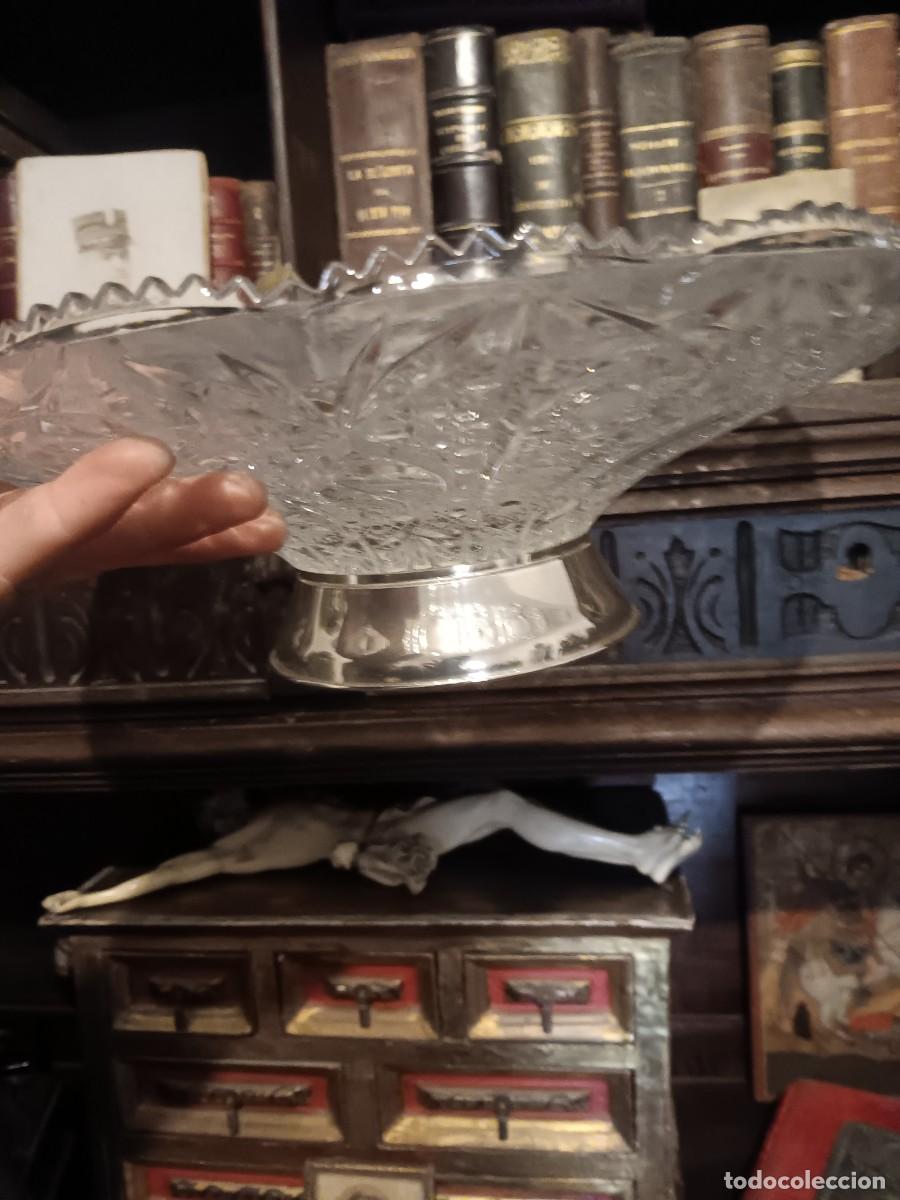 Antig&uuml;edades: Centro de mesa tallado en cristal con base de plata de ley - Foto 3