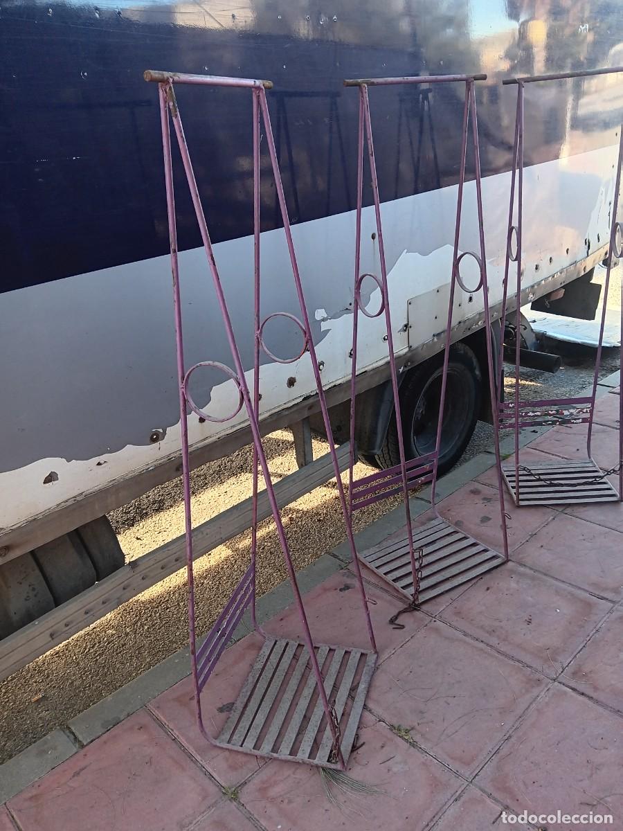 Antig&uuml;edades: Columpios antiguos de hierro - Foto 1