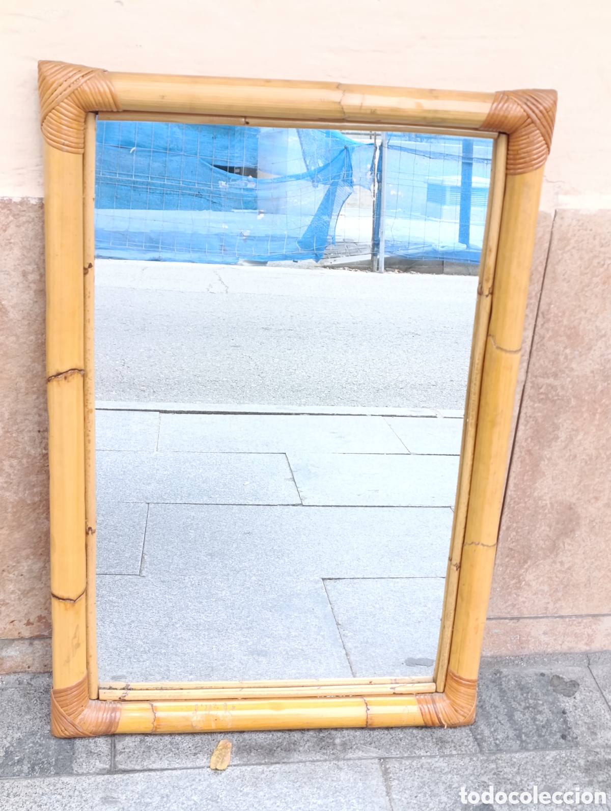 Antig&uuml;edades: ESPEJO DE CAPA DE BAMB&Uacute;. 74X50 CM. - Foto 1