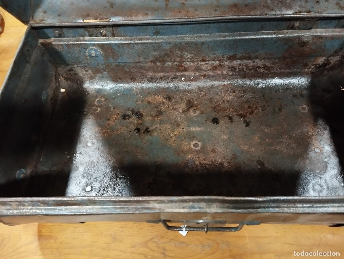 Antig&uuml;edades: MALETA DE HIERRO ANTIGUA - Foto 3