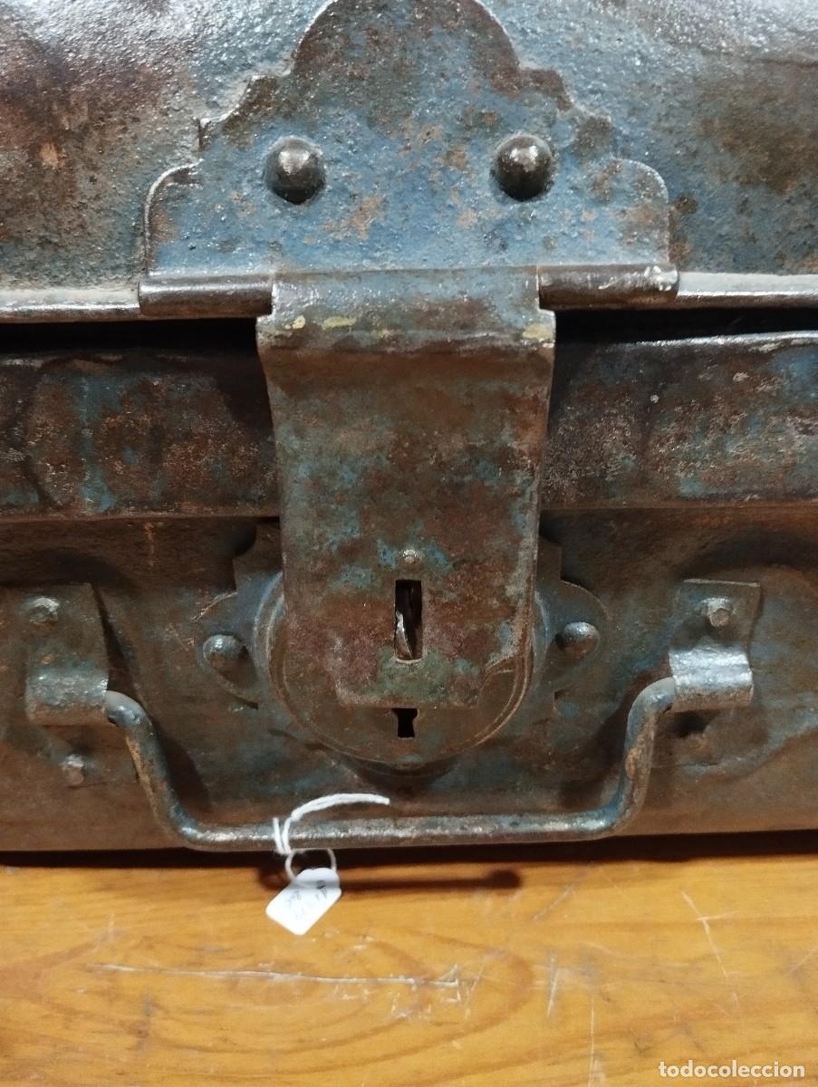 Antig&uuml;edades: MALETA DE HIERRO ANTIGUA - Foto 4