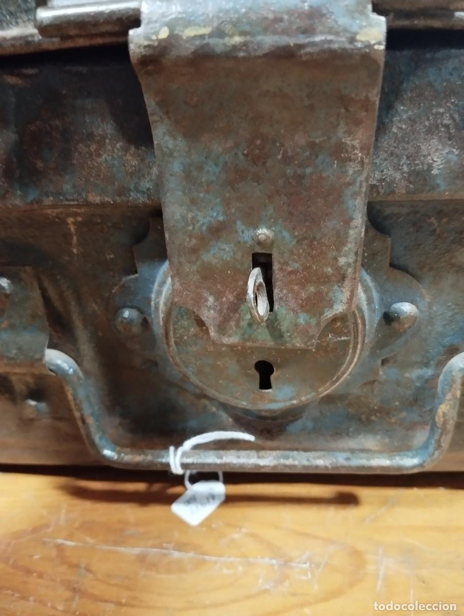 Antig&uuml;edades: MALETA DE HIERRO ANTIGUA - Foto 5