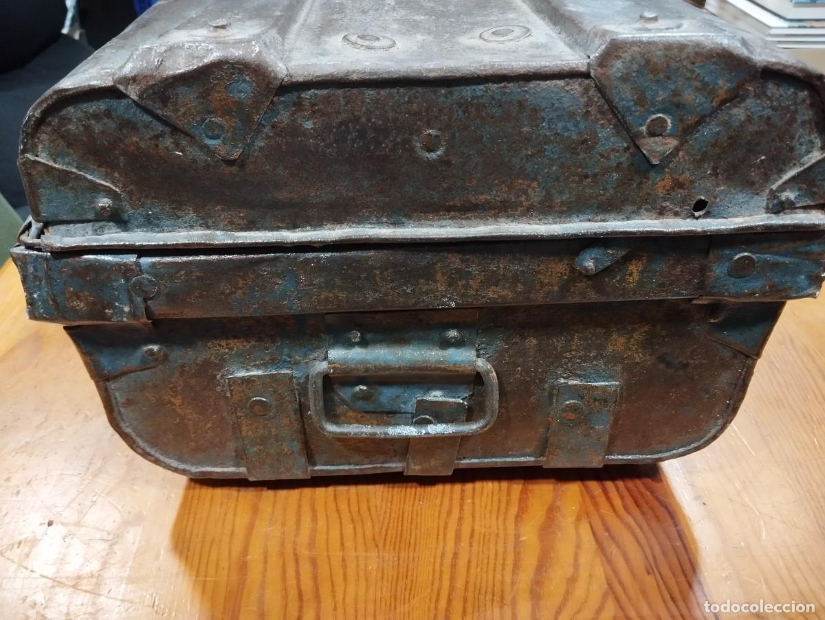 Antig&uuml;edades: MALETA DE HIERRO ANTIGUA - Foto 6