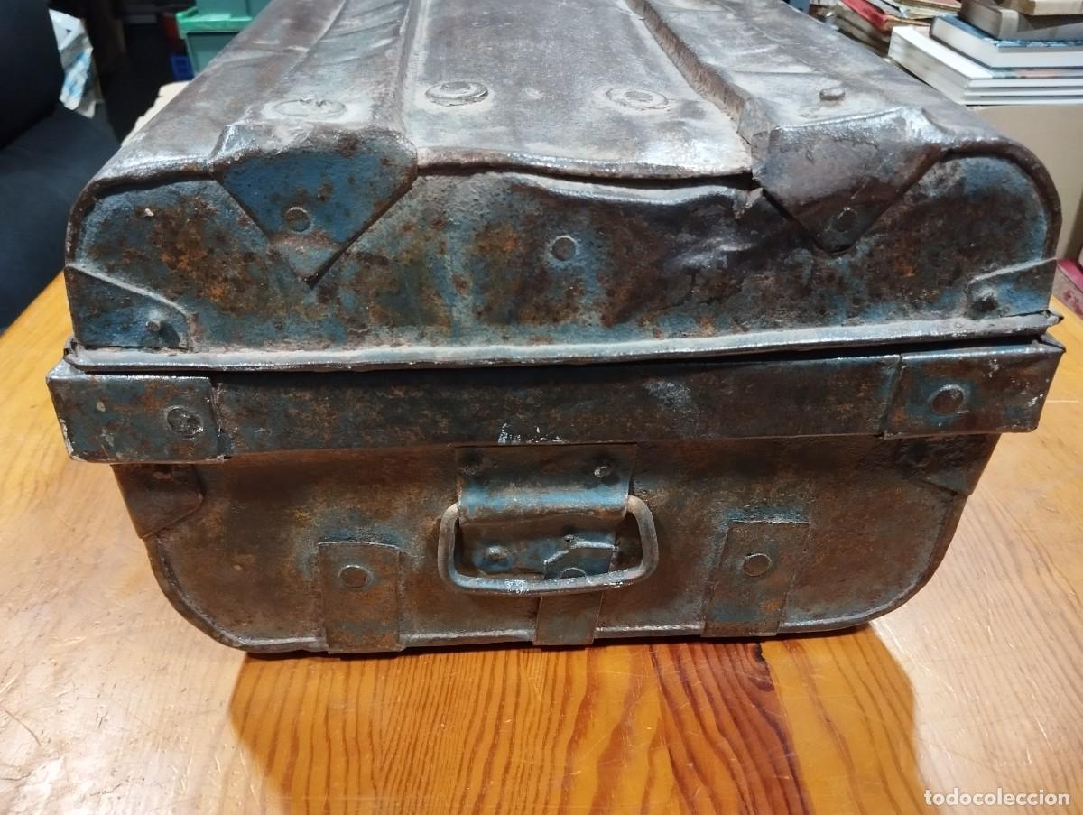 Antig&uuml;edades: MALETA DE HIERRO ANTIGUA - Foto 8