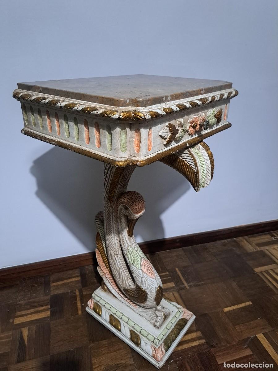 Antig&uuml;edades: MESA AUXILIAR DE MADERA Y M&Aacute;RMOL - CISNE - Foto 1