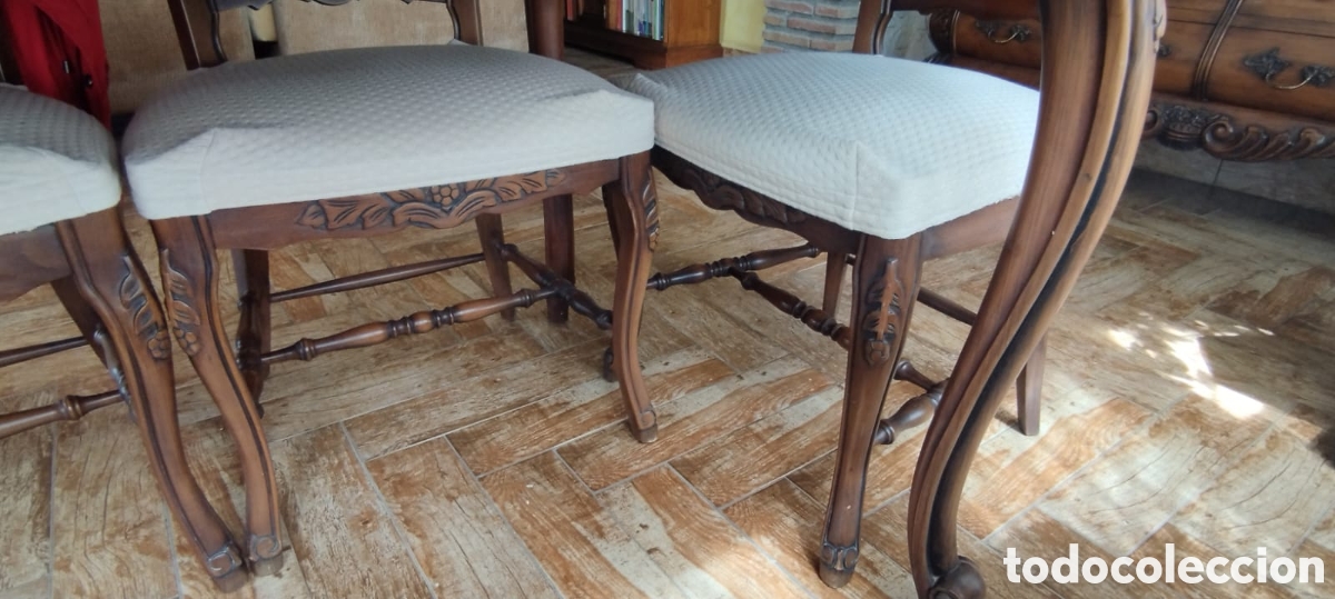 Antig&uuml;edades: Conjunto mesa madera y 6 sillas talladas - Foto 2