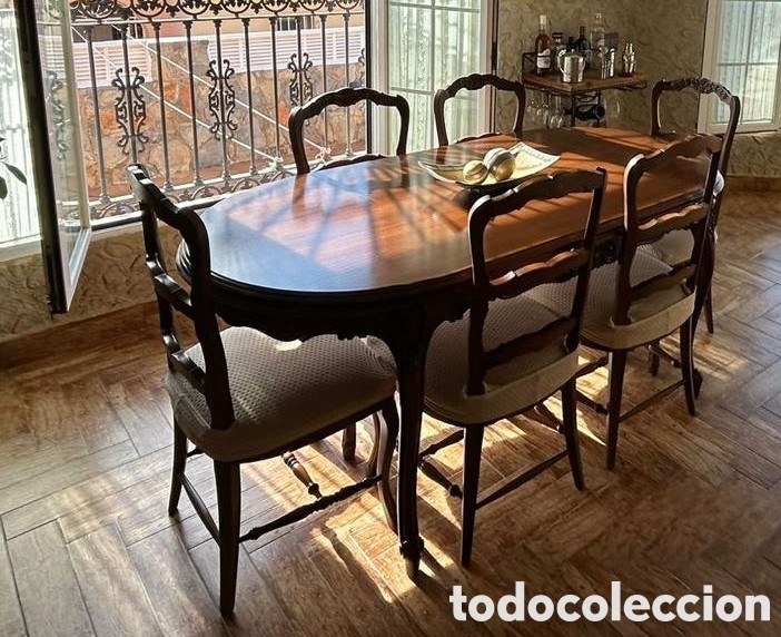Antig&uuml;edades: Conjunto mesa madera y 6 sillas talladas - Foto 3