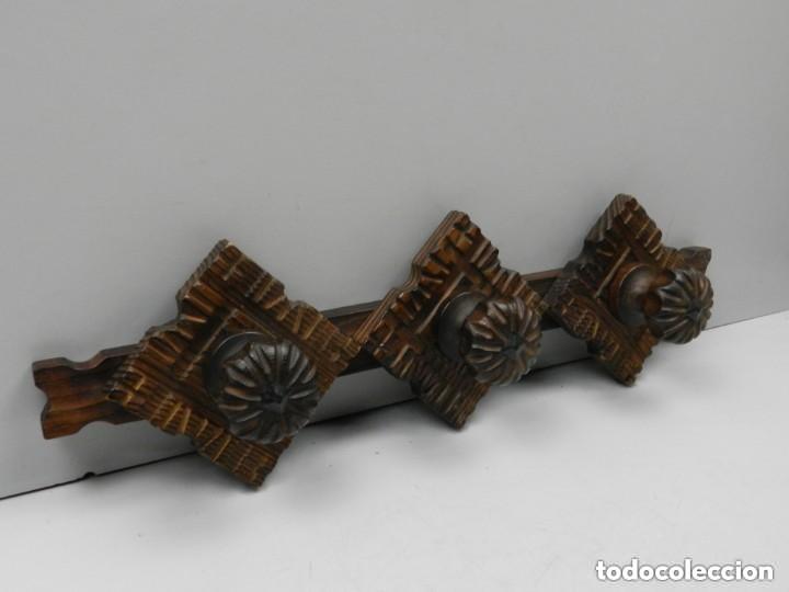 Antig&uuml;edades: PERCHERO DE MADERA TALLADA 65 cm - Foto 4