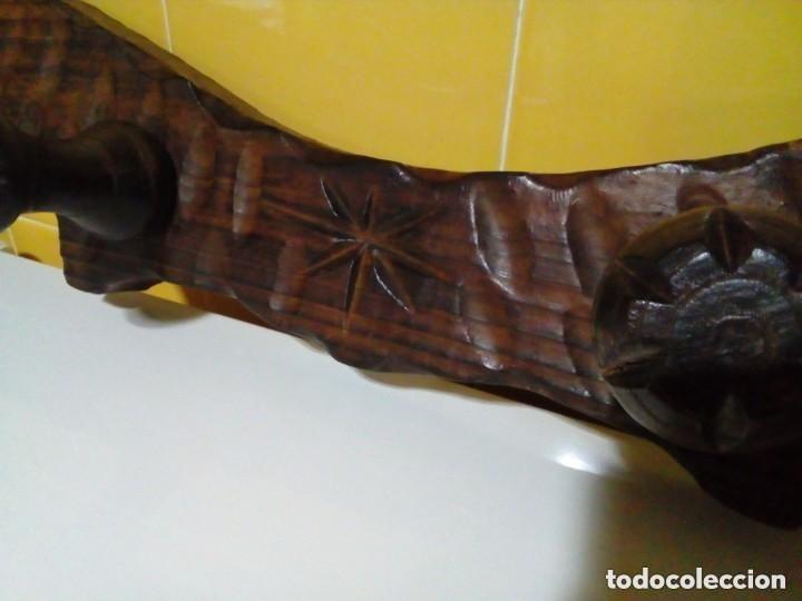 Antig&uuml;edades: PERCHERO RUSTICO EN FORMA DE YUGO DE MADERA MACIZA - Foto 4