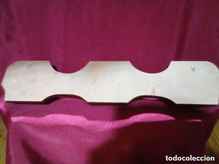 Antig&uuml;edades: perchero de madera y metal - Foto 4