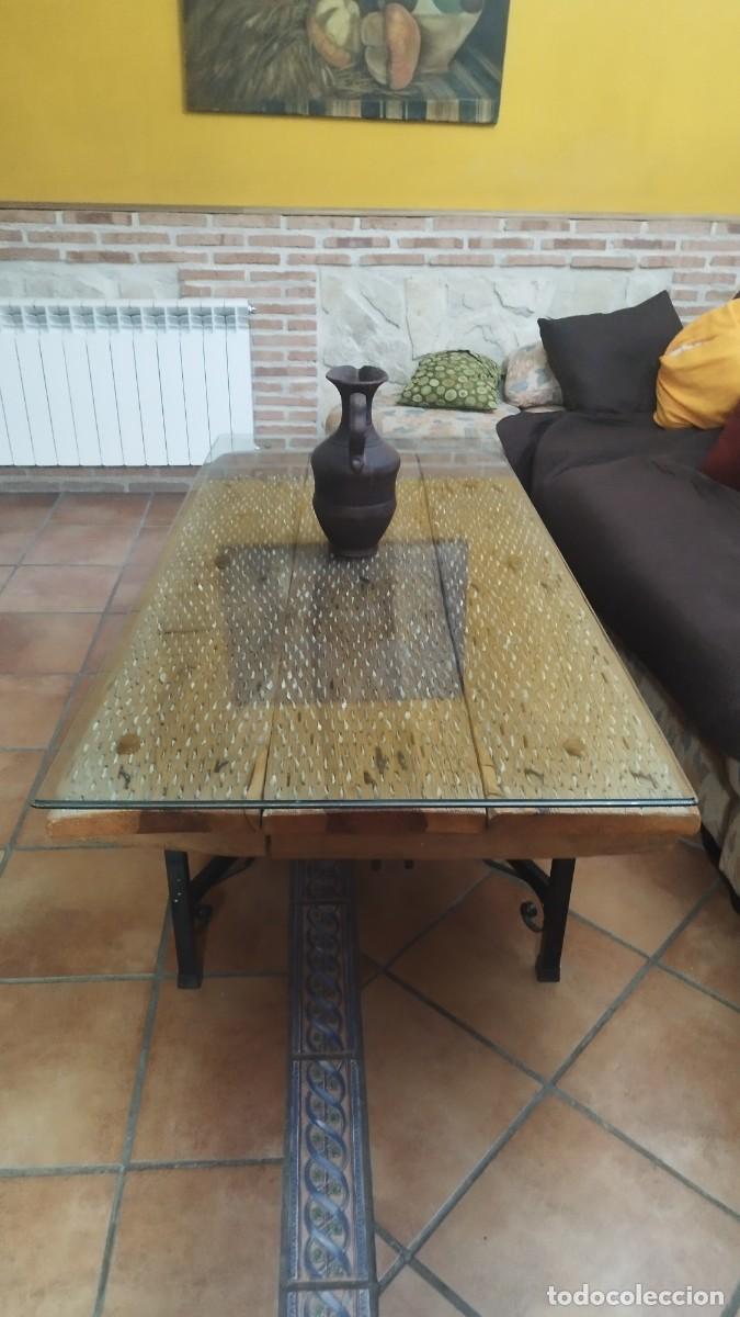 Antig&uuml;edades: Mesa con trilla y patas de forja - Foto 2