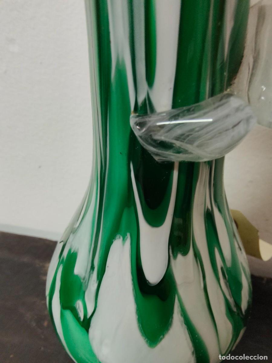 Antig&uuml;edades: JARRON DE CRISTAL VERDE Y BLANCO / 295 cms de alto - Foto 2