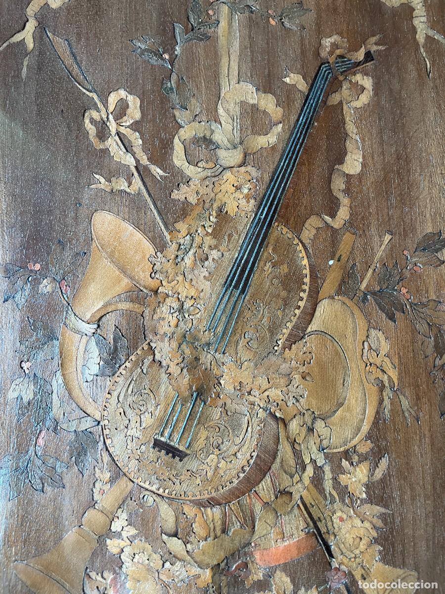 Antiquit&eacute;s: Marqueter&iacute;a con instrumentos musicales S XVIII