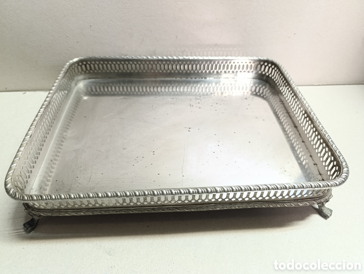 Antig&uuml;edades: BANDEJA DE PLATA PUNZONADA. RECTANGULAR CON BARANDILLA Y 4 PATAS EN FORMA DE GARRA. - Foto 3
