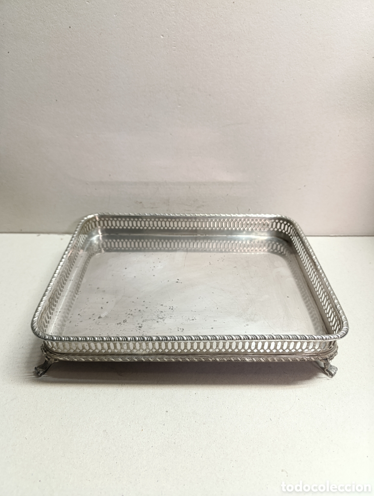 Antig&uuml;edades: BANDEJA DE PLATA PUNZONADA. RECTANGULAR CON BARANDILLA Y 4 PATAS EN FORMA DE GARRA. - Foto 11