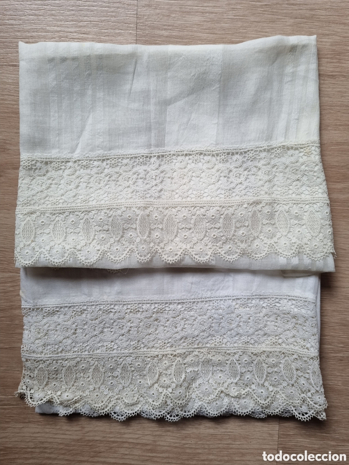 Antig&uuml;edades: 2 Telas antiguas con puntilla de encaje valencienne. Dos trozos de tela.