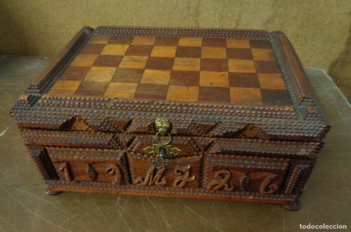 Antiquit&eacute;s: ANTIGUA CAJA GRANDE TALLA IMPERIO ALEM&Aacute;N 1926 TRAMP ARTE CON LLAVE
