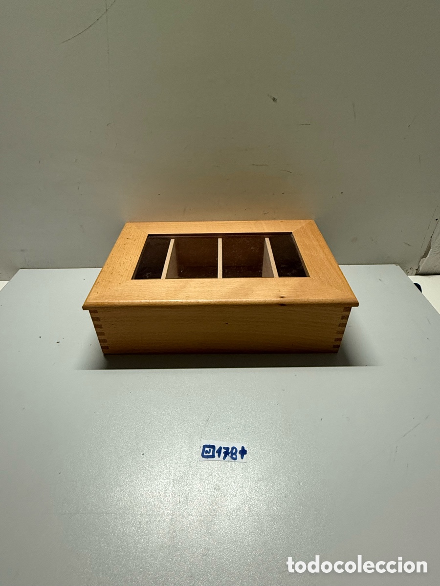 Antig&uuml;edades: Caja de madera con tapa de cristal - Foto 1